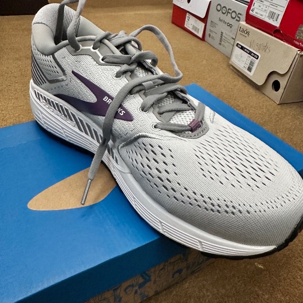 Brooks Ariel *New*
